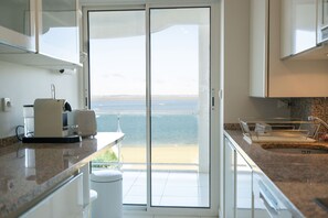 Kjøleskap, mikrobølgeovn, ovn og oppvaskmaskin