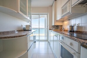 Frigorifero, microonde, forno, lavastoviglie