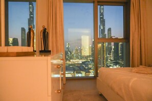 Deluxe Apartment | 2 bedrooms, in-room safe, individually decorated, blackout drapes - Yogi - Modern 2BR Apartment with Stunning Dubai Fountain (Dubai)