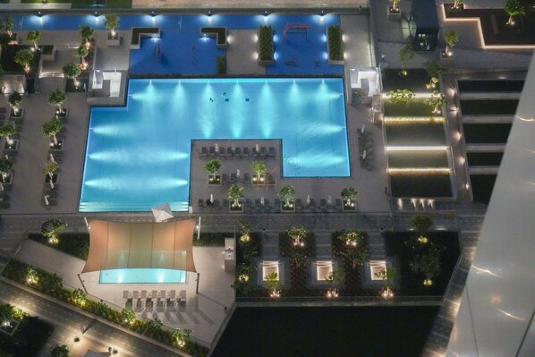 Exterior - Yogi - Modern 2BR Apartment with Stunning Dubai Fountain (Dubai)