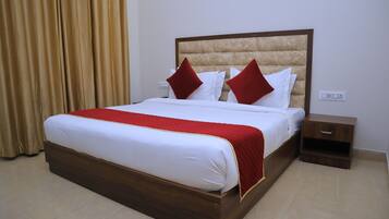 Deluxe Double Room | Meja, ruang kerja komputer riba, kalis bunyi, seterika/papan seterika