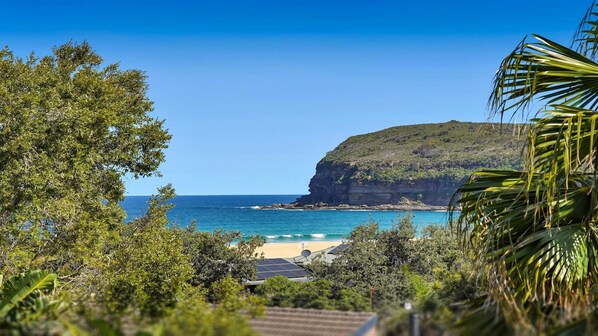 Beach nearby - JEAN'S BEACH HOUSE | Accom Holidays (COPACABANA)
