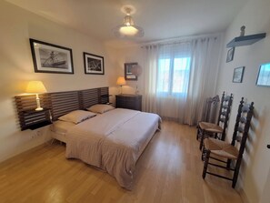4 chambres, fer et planche à repasser, Wi-Fi