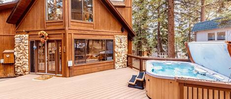 Tina de hidromasaje al aire libre