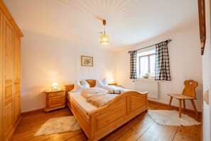 1 bedroom, internet, bed sheets