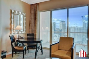 TV, offices - MGM Signature-33-711 F1 Track & Strip View Balcony (Las Vegas)