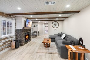 Télévision, cheminée