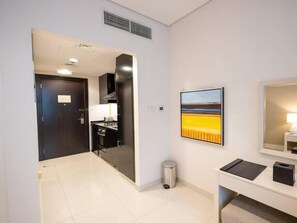 Studio, 1 Bedroom, Private Pool | Interior - Mh - Cosy Studio in Downtown (Dubai)