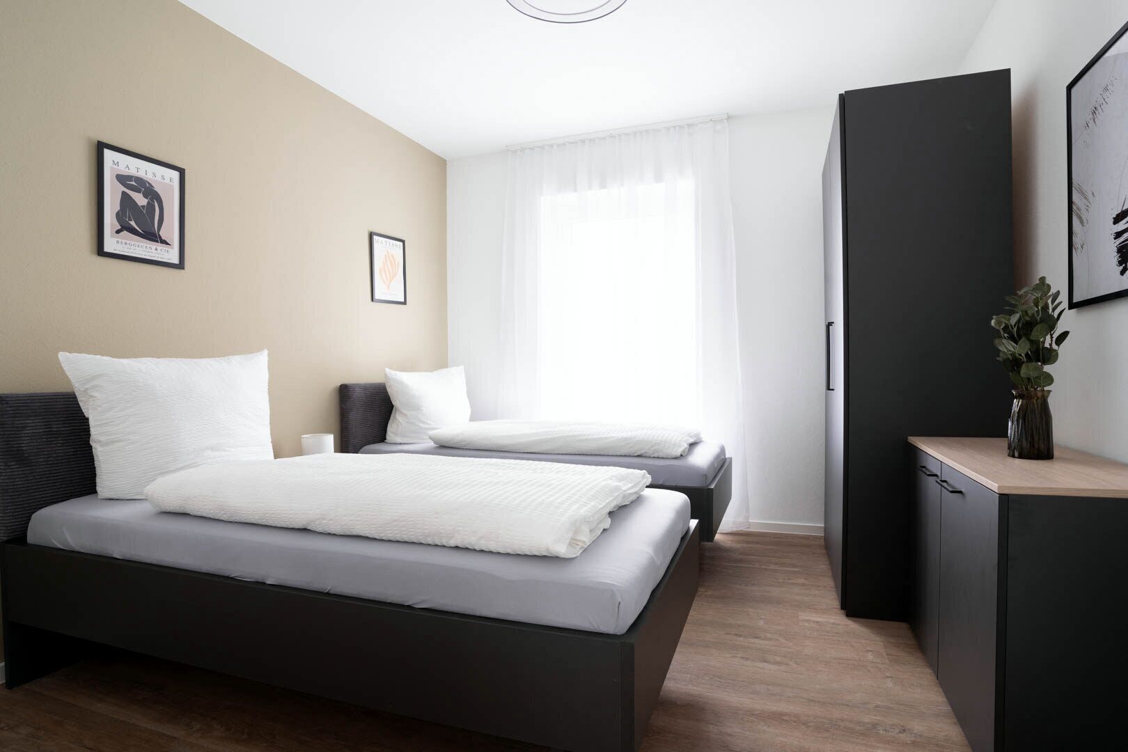 Apartamento familiar, 2 habitaciones | Escritorio y espacio para trabajar con un portátil