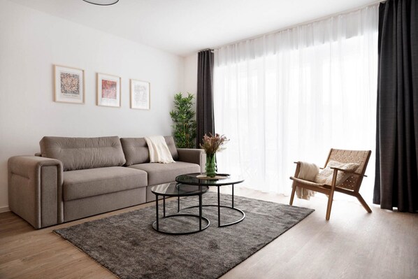 Appartement familial, 2 chambres | Aire de séjour | Téléviseur à écran plat