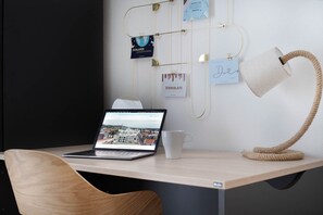 Desk, laptop workspace, soundproofing, free WiFi