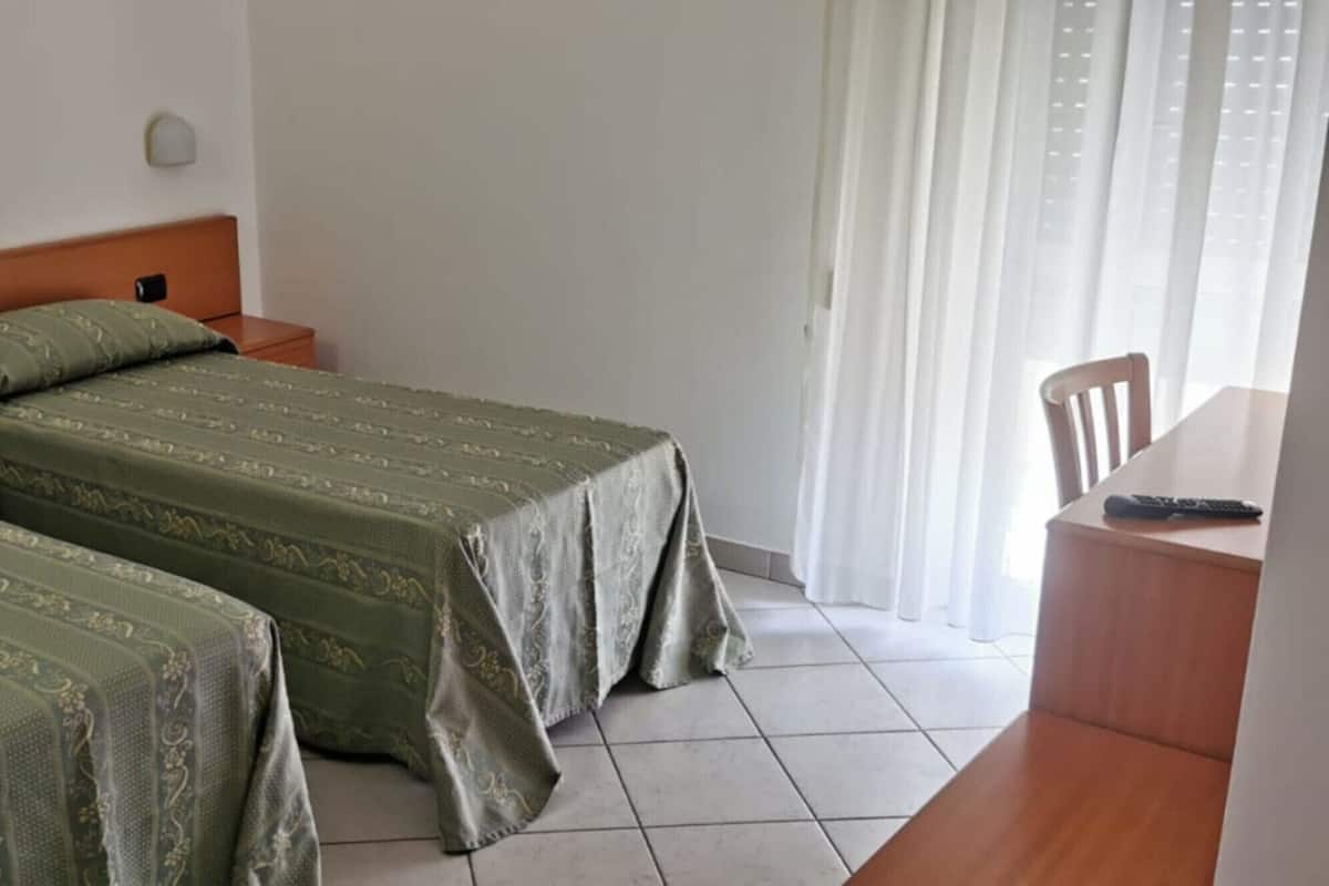 Standard Double Room | Desk, free WiFi, bed sheets