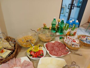 Petit déjeuner buffet compris tous les jours