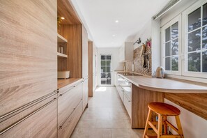 Køleskab, mikrobølgeovn, ovn, opvaskemaskine