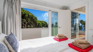 4 bedrooms, free WiFi, bed sheets