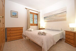 3 chambres, fer et planche à repasser, Wi-Fi gratuit, draps fournis