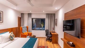 Chambre familiale | Minibar, bureau, espace de travail pour ordinateurs portables