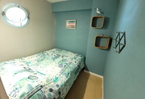 2 bedrooms, iron/ironing board, bed sheets