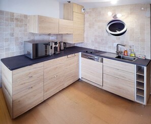 Fridge, oven, dishwasher, toaster - Marines et salorges - les Gîtes de la Côte d'Amour (Le Croisic)