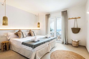 5 bedrooms, iron/ironing board, WiFi, bed sheets - Villa Atlantis - Beautiful Sea Views (San Jaime Mediterráneo)