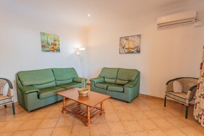 TV, DVD player - Villa Laurinda - Near the beach (San Jaime Mediterráneo)