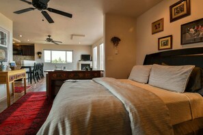 1 dormitorio, escritorio, tabla de planchar con plancha y wifi