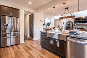 Refrigerador, microondas, horno, placa de cocina