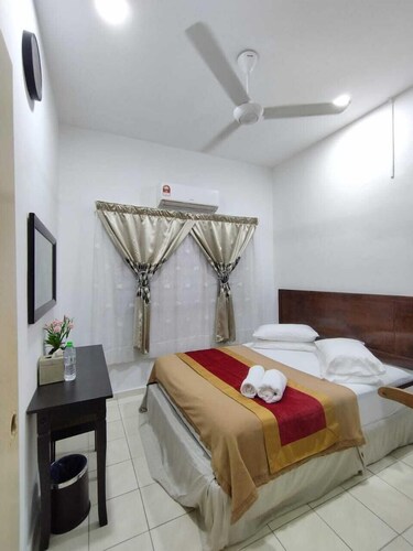 HOMESTAY AINIS GUEST HOUSE 