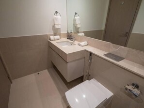 Bathroom amenities - Mh - Downtown Dubai Charm 2-bedroom Ref - 4003 (Dubai)