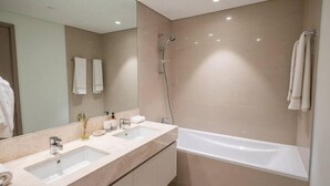 Apartment, 2 Bedrooms, Terrace, Garden View | Bathroom - Mh - Downtown Dubai Charm 2-bedroom Ref - 4003 (Dubai)