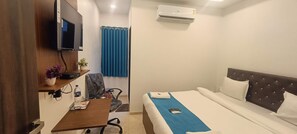 1 室のベッドルーム、デスク