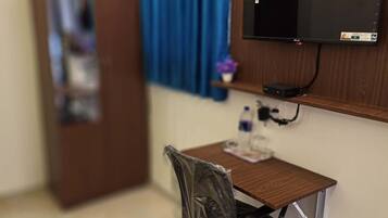 1 habitación y escritorio