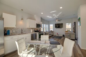 Interior - South Houston Townhome w/ Patio & Gas Grill! (South Houston)