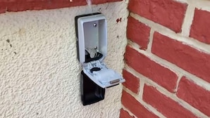 A utility box attached to a textured wall with a red brick pattern. - Fab Studio Room in Botley, Oxford (Oxford)