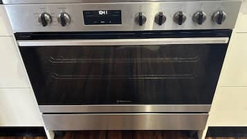Plaque de cuisson, lave-vaisselle, grille-pain