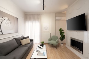 Appartement luxueux | Salle de séjour | Téléviseur connecté de 55 po avec télévision par câble