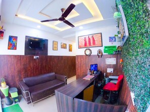 المنشأة من الخارج