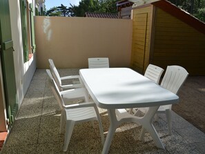 屋外ダイニングエリア