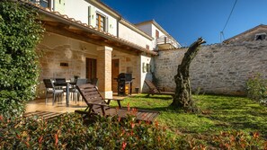 Outdoor dining - Villa Banko by Villas Guide (Brecevici)