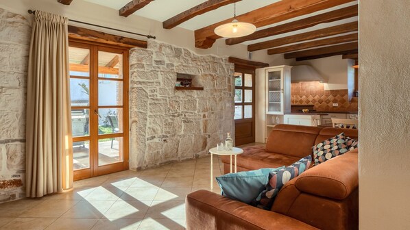 TV - Villa Banko by Villas Guide (Brecevici)