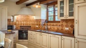 Kühlschrank, Mikrowelle, Ofen, Geschirrspüler