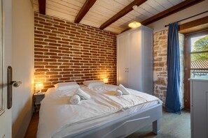 2 chambres, fer et planche à repasser, Wi-Fi gratuit, draps fournis