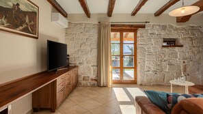 TV - Villa Banko by Villas Guide (Brecevici)
