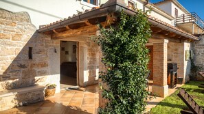 Exterior detail - Villa Banko by Villas Guide (Brecevici)