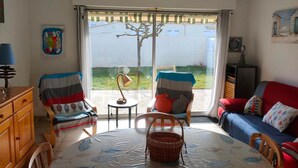TV - Coastal House 2 BR, Pets Allowed, Parking (Saint-Hilaire-de-Riez)