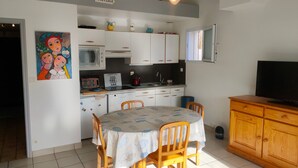 Dining - Coastal House 2 BR, Pets Allowed, Parking (Saint-Hilaire-de-Riez)