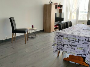 Dining - Spacious apartment for 4, 200m from the beach, private parking included (Saint-Hilaire-de-Riez)