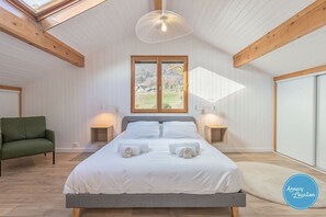 2 bedrooms, iron/ironing board, free WiFi, bed sheets - L’Escapade du Col – Cozy 2-Bedroom (BLUFFY)