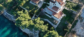 4 bedroom nice home in Okrug Donji