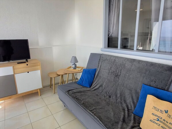 TV - Bright studio with alcove, sea-view balcony, private parking (Saint-Jean-de-Monts)